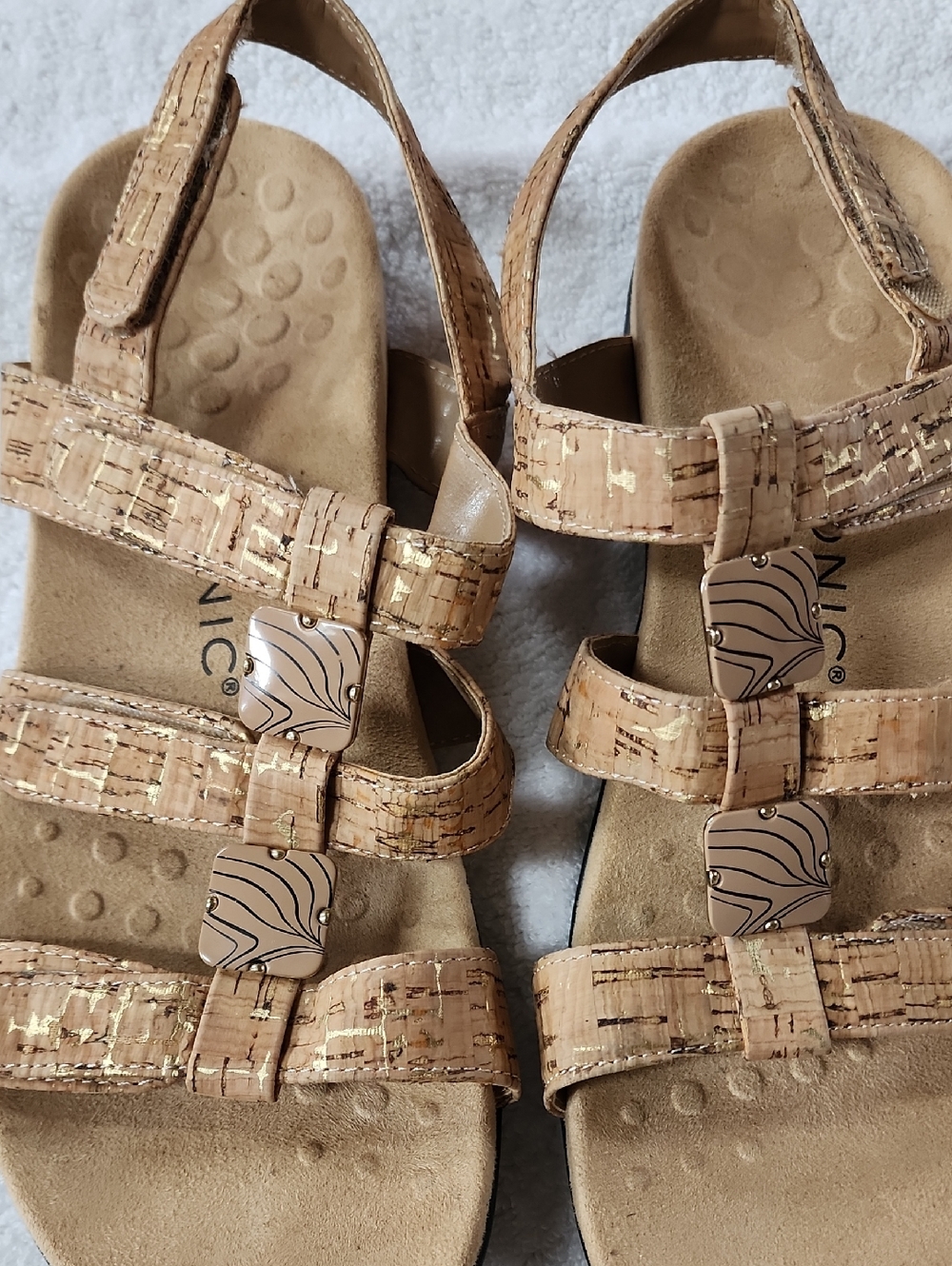 Vionic Amber Women's Cork-Textured Tan & Gold Sandals Size 9 Preowned